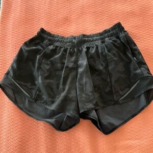 EUC Lululemon Hotty Hot shorts